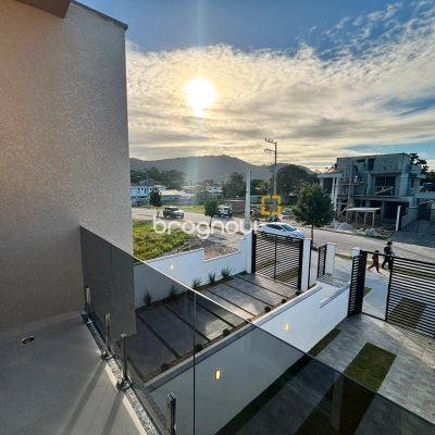 Casa com 120m², 2 quartos (sendo 2 suítes), 2 garagens, no bairro Rio Vermelho em Florianópolis