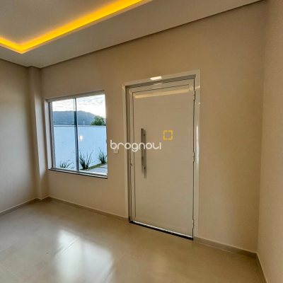 Casa com 120m², 2 quartos (sendo 2 suítes), 2 garagens, no bairro Rio Vermelho em Florianópolis
