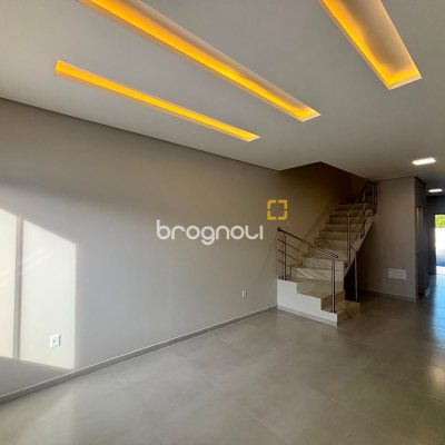 Casa com 120m², 2 quartos (sendo 2 suítes), 2 garagens, no bairro Rio Vermelho em Florianópolis