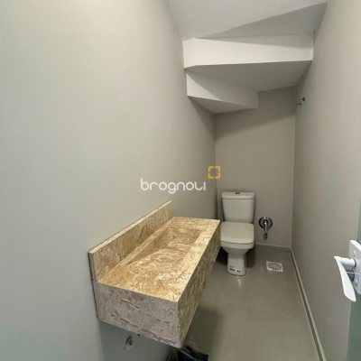 Casa com 154m², 3 quartos (sendo 1 suíte), 2 garagens, no bairro Rio Vermelho em Florianópolis