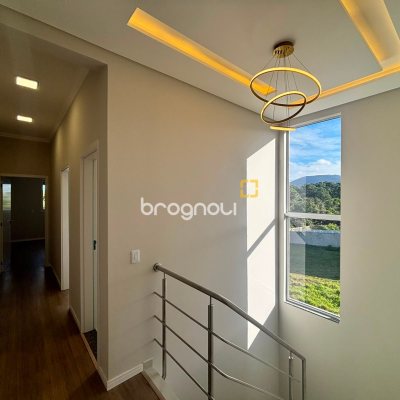 Casa com 154m², 3 quartos (sendo 1 suíte), 2 garagens, no bairro Rio Vermelho em Florianópolis