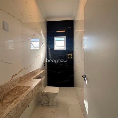 Casa com 154m², 3 quartos (sendo 1 suíte), 2 garagens, no bairro Rio Vermelho em Florianópolis