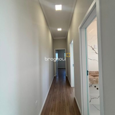 Casa com 154m², 3 quartos (sendo 1 suíte), 2 garagens, no bairro Rio Vermelho em Florianópolis