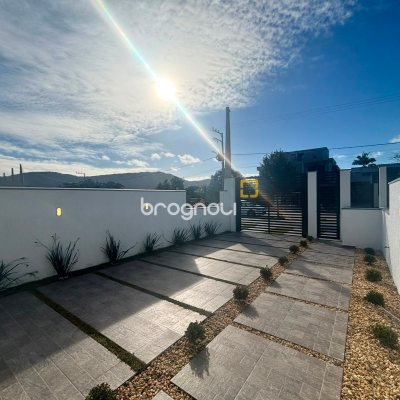 Casa com 154m², 3 quartos (sendo 1 suíte), 2 garagens, no bairro Rio Vermelho em Florianópolis