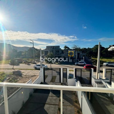 Casa com 154m², 3 quartos (sendo 1 suíte), 2 garagens, no bairro Rio Vermelho em Florianópolis
