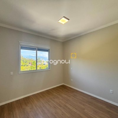 Casa com 154m², 3 quartos (sendo 1 suíte), 2 garagens, no bairro Rio Vermelho em Florianópolis
