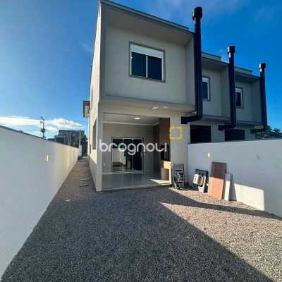 Casa com 154m², 3 quartos (sendo 1 suíte), 2 garagens, no bairro Rio Vermelho em Florianópolis