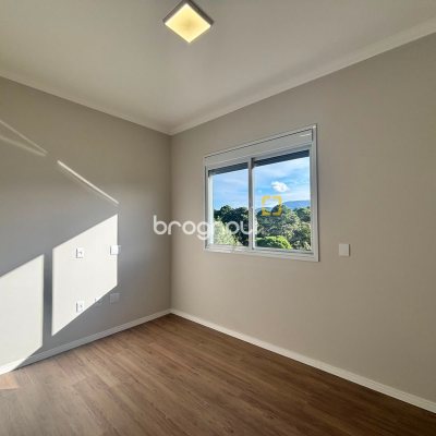 Casa com 154m², 3 quartos (sendo 1 suíte), 2 garagens, no bairro Rio Vermelho em Florianópolis