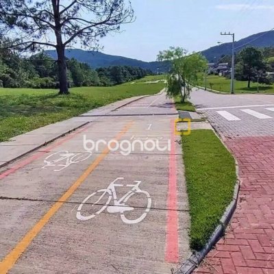 Casa com 154m², 3 quartos (sendo 1 suíte), 2 garagens, no bairro Rio Vermelho em Florianópolis