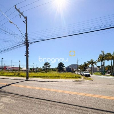 Terreno com 3200m², no bairro Rio Vermelho em Florianópolis
