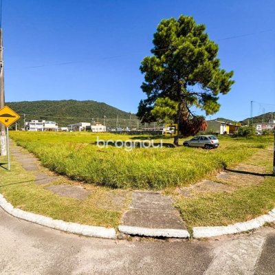 Terreno com 3200m², no bairro Rio Vermelho em Florianópolis
