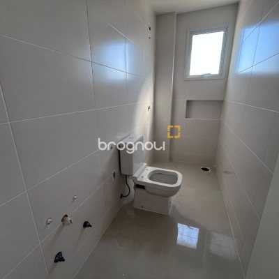 Apartamento com 78m², 2 quartos (sendo 1 suíte), 1 garagem, no bairro Barreiros em São José