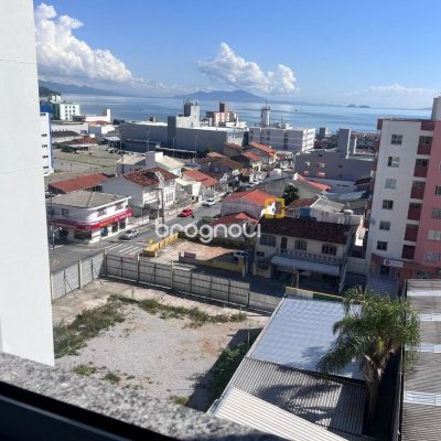 Apartamento com 78m², 2 quartos (sendo 1 suíte), 1 garagem, no bairro Barreiros em São José