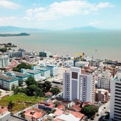 Apartamento com 78m², 2 quartos (sendo 1 suíte), 1 garagem, no bairro Barreiros em São José