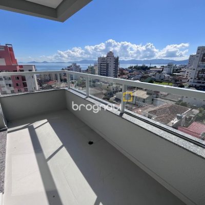 Apartamento com 78m², 2 quartos (sendo 1 suíte), 1 garagem, no bairro Barreiros em São José