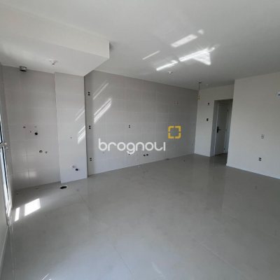 Apartamento com 78m², 2 quartos (sendo 1 suíte), 1 garagem, no bairro Barreiros em São José