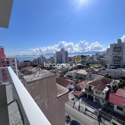 Apartamento com 78m², 2 quartos (sendo 1 suíte), 1 garagem, no bairro Barreiros em São José