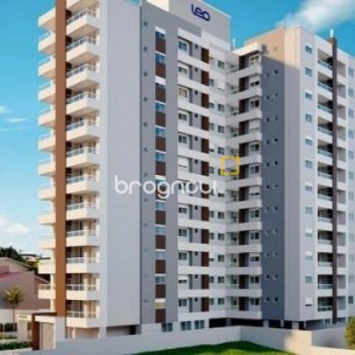Apartamento com 78m², 2 quartos (sendo 1 suíte), 1 garagem, no bairro Barreiros em São José