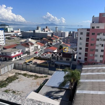 Apartamento com 78m², 2 quartos (sendo 1 suíte), 1 garagem, no bairro Barreiros em São José