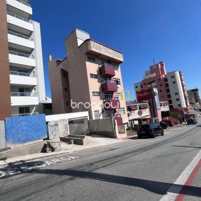 Apartamento com 78m², 2 quartos (sendo 1 suíte), 1 garagem, no bairro Barreiros em São José