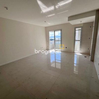 Apartamento com 78m², 2 quartos (sendo 1 suíte), 1 garagem, no bairro Barreiros em São José