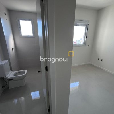 Apartamento com 78m², 2 quartos (sendo 1 suíte), 1 garagem, no bairro Barreiros em São José