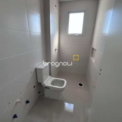 Apartamento com 78m², 2 quartos (sendo 1 suíte), 1 garagem, no bairro Barreiros em São José