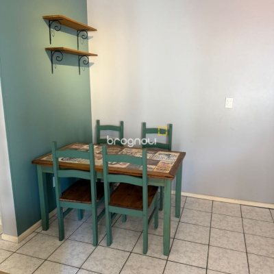 Apartamento com 43m², 1 quarto, 1 garagem, no bairro Carvoeira em Florianópolis