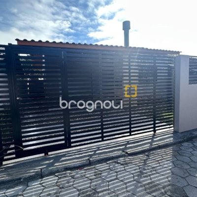 Casa com 60m², 2 quartos (sendo 1 suíte), 2 garagens, no bairro Rio Vermelho em Florianópolis