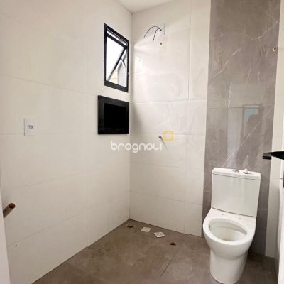 Casa com 60m², 2 quartos (sendo 1 suíte), 2 garagens, no bairro Rio Vermelho em Florianópolis