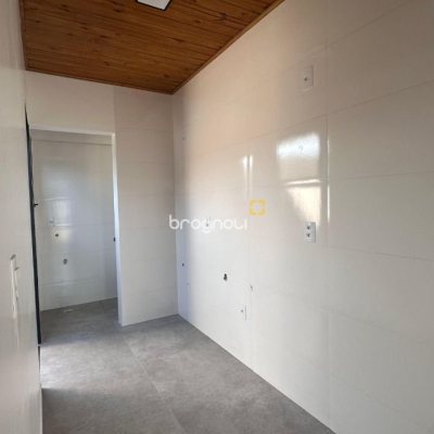 Casa com 60m², 2 quartos (sendo 1 suíte), 2 garagens, no bairro Rio Vermelho em Florianópolis