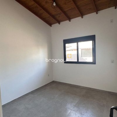 Casa com 60m², 2 quartos (sendo 1 suíte), 2 garagens, no bairro Rio Vermelho em Florianópolis