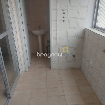 Apartamento com 101m², 3 quartos (sendo 1 suíte), 1 garagem, no bairro Trindade em Florianópolis