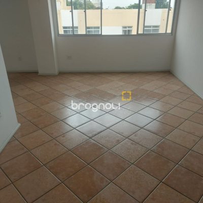 Apartamento com 101m², 3 quartos (sendo 1 suíte), 1 garagem, no bairro Trindade em Florianópolis