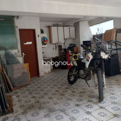 Casa com 180m², 7 garagens, no bairro Monte Cristo em Florianópolis