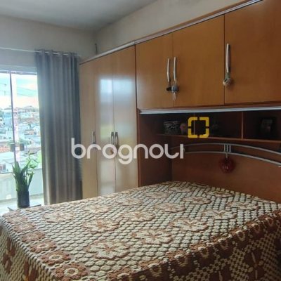 Casa com 180m², 7 garagens, no bairro Monte Cristo em Florianópolis