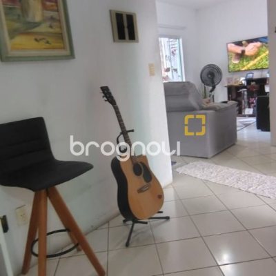 Casa com 180m², 7 garagens, no bairro Monte Cristo em Florianópolis