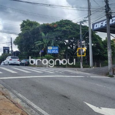 Casa com 180m², 7 garagens, no bairro Monte Cristo em Florianópolis