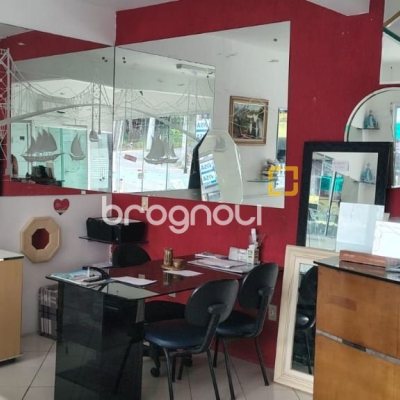 Casa com 180m², 7 garagens, no bairro Monte Cristo em Florianópolis