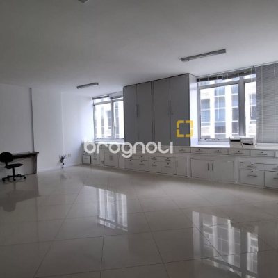 Sala com 71m², no bairro Centro em Florianópolis