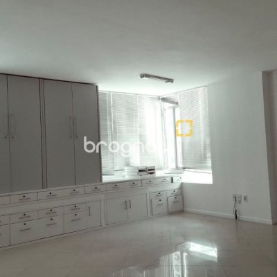 Sala com 71m², no bairro Centro em Florianópolis