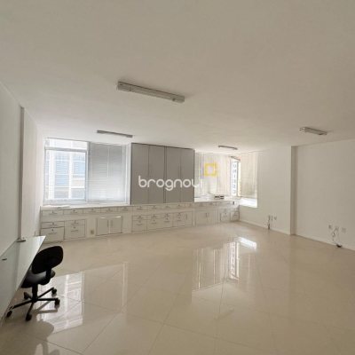 Sala com 71m², no bairro Centro em Florianópolis