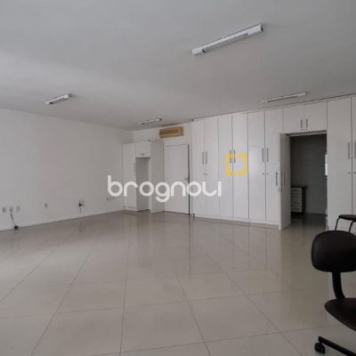 Sala com 71m², no bairro Centro em Florianópolis