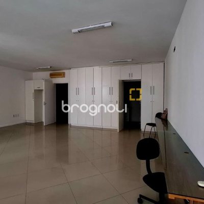 Sala com 71m², no bairro Centro em Florianópolis