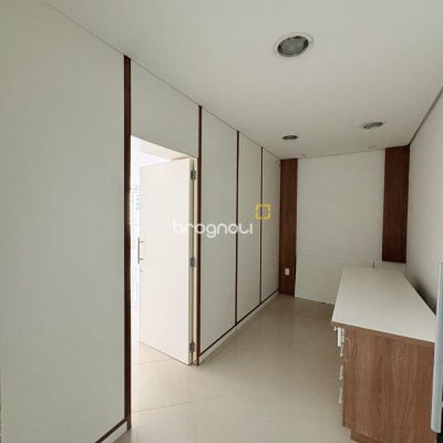 Sala com 71m², no bairro Centro em Florianópolis