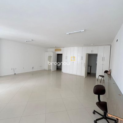 Sala com 71m², no bairro Centro em Florianópolis