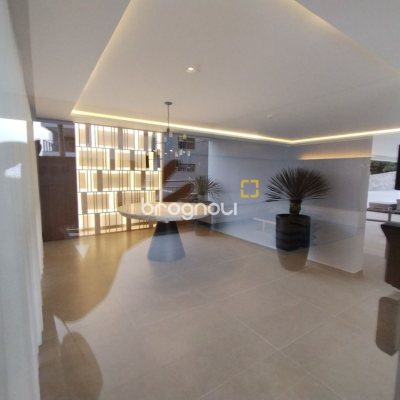 Apartamento com 176m², 3 quartos (sendo 3 suítes), 3 garagens, no bairro Cacupé em Florianópolis
