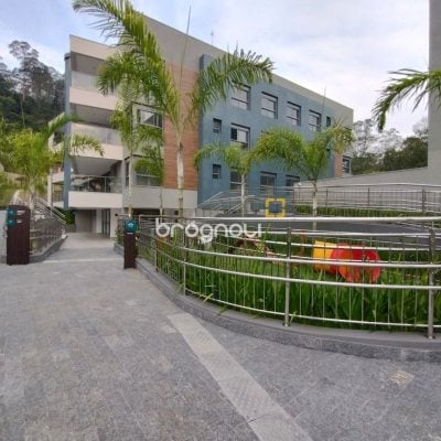 Apartamento com 176m², 3 quartos (sendo 3 suítes), 3 garagens, no bairro Cacupé em Florianópolis