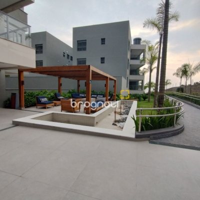 Apartamento com 176m², 3 quartos (sendo 3 suítes), 3 garagens, no bairro Cacupé em Florianópolis