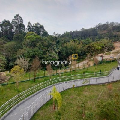 Apartamento com 176m², 3 quartos (sendo 3 suítes), 3 garagens, no bairro Cacupé em Florianópolis